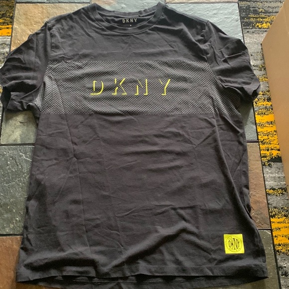 DKNY T shirt - Picture 1 of 1